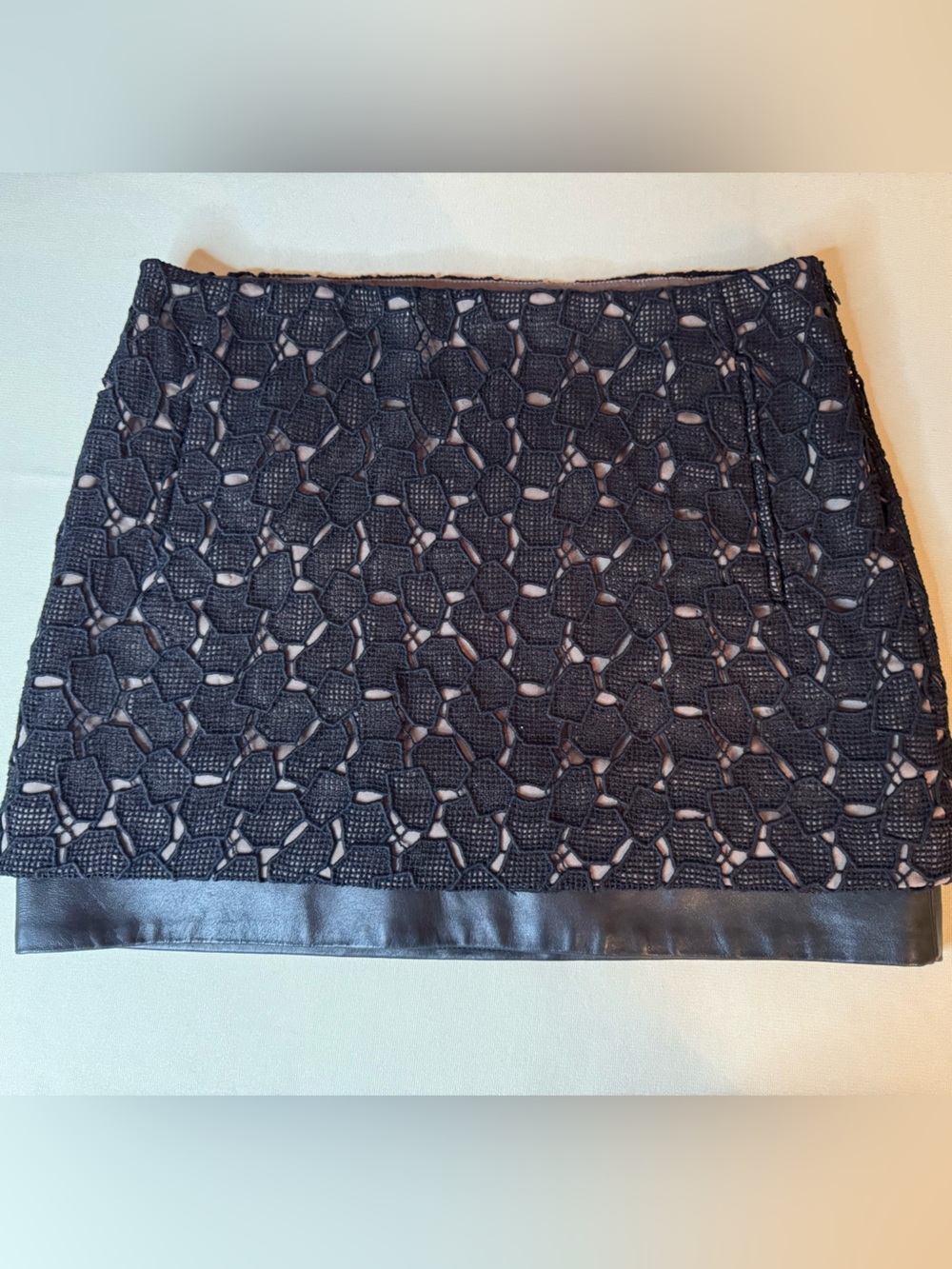 Diane Von Furstenberg Black Lace Leather Trim Mini Skirt Size 2